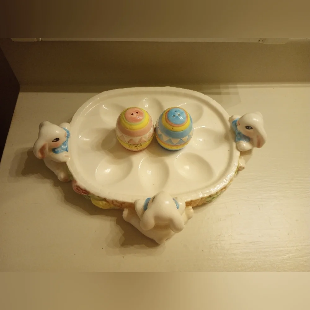 Ceramic Easter Egg Display Plate and matching salt and pepper shakers - Picture 2 of 11